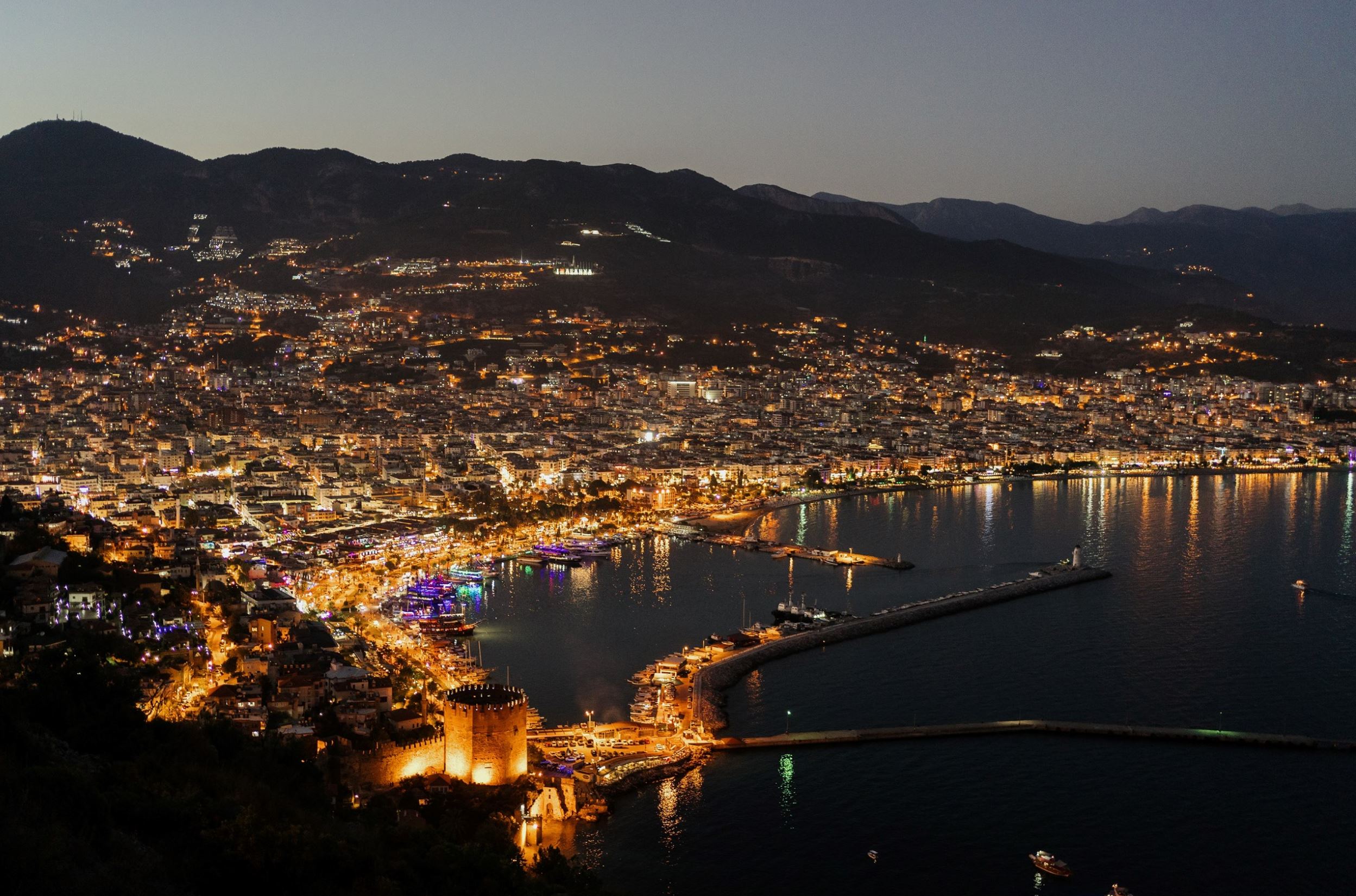 Алания ночью